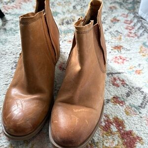 Size 8 Korks Leather booties